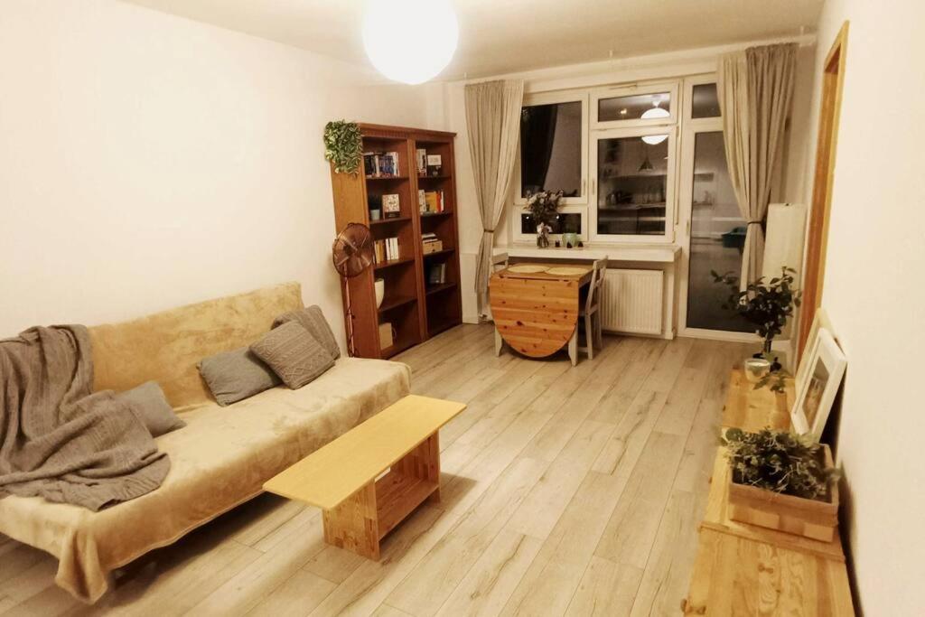 2rm - Spacious & Quiet - Center 15 Min - Metro 2 Min - By Globe Nests Apartment Warsaw